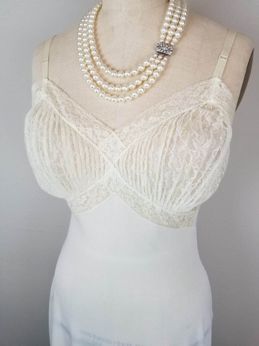 Gorgeous Vintage 1950's Cream Pleated Lace Slip with Flounce Size 36 - Picture 4 of 9